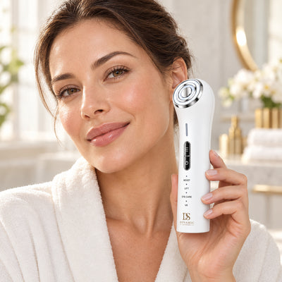 Model holding the Dynamic Supreme NEXUS beauty device beside her face